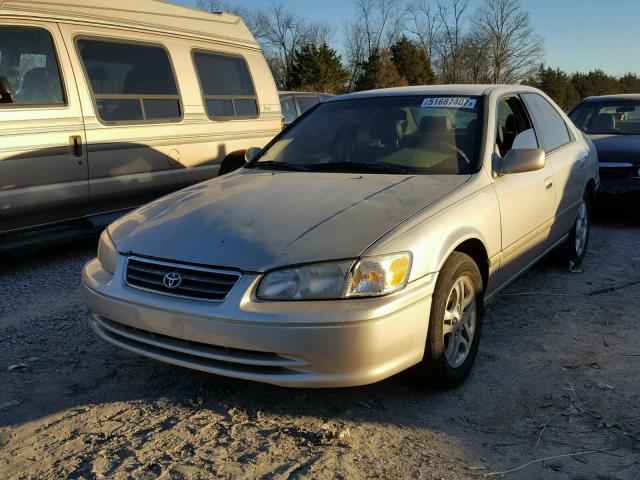 4T1BF22K8YU105709 - 2000 TOYOTA CAMRY LE ოქროსფერი ფოტო 2