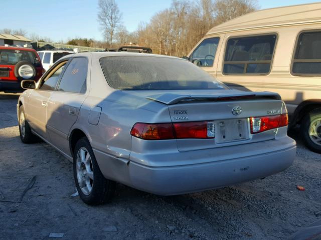 4T1BF22K8YU105709 - 2000 TOYOTA CAMRY LE ოქროსფერი ფოტო 3