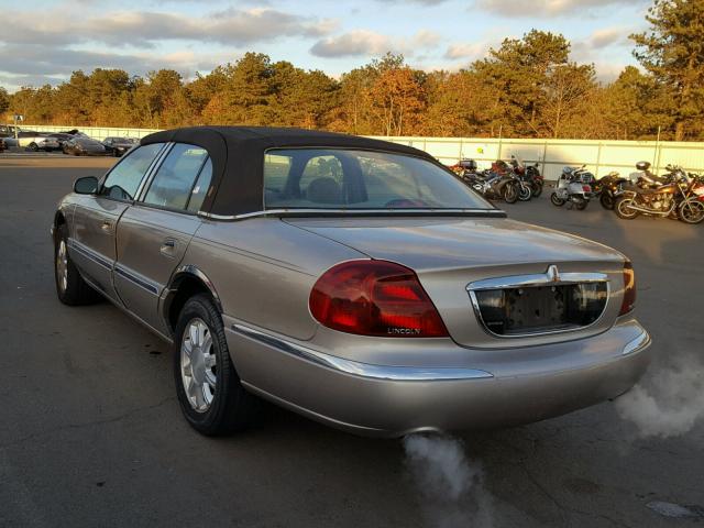 1LNHM97V92Y698959 - 2002 LINCOLN CONTINENTA GOLD photo 3