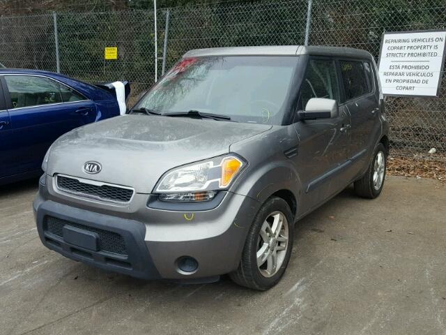 KNDJT2A22B7196802 - 2011 KIA SOUL + GRAY photo 2