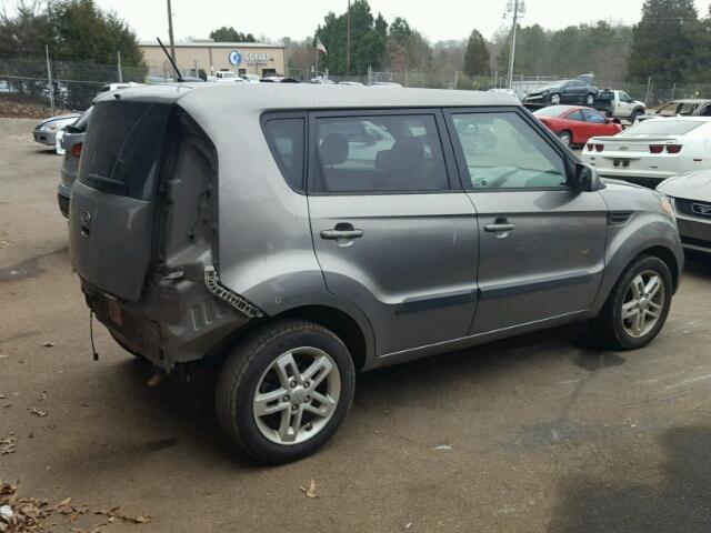 KNDJT2A22B7196802 - 2011 KIA SOUL + GRAY photo 4