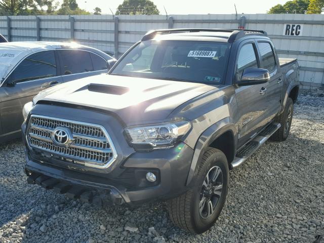 3TMCZ5AN4HM052699 - 2017 TOYOTA TACOMA DOU GRAY photo 2