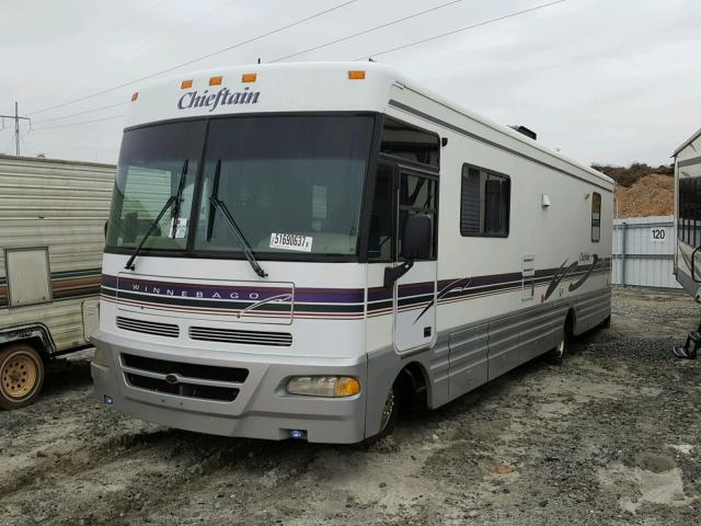 1GBLP37J1W3301882 - 1998 WINNEBAGO CHIEFTAIN WHITE photo 2