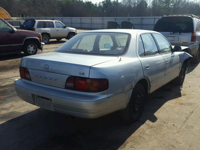 4T1SK12E7SU567492 - 1995 TOYOTA CAMRY LE SILVER photo 4