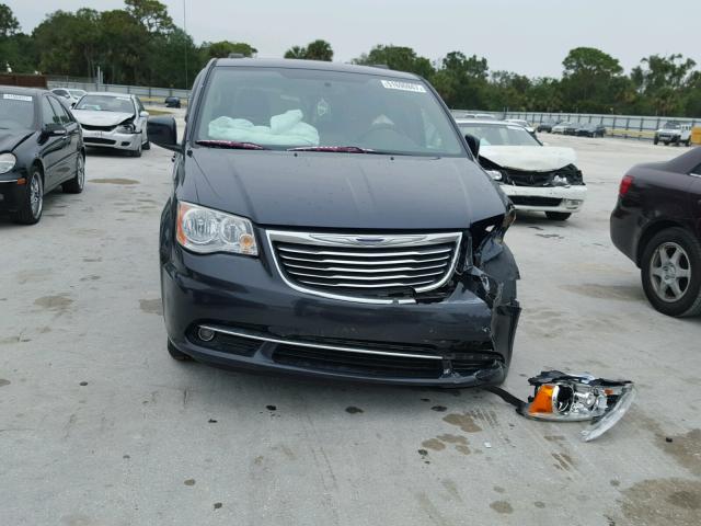 2C4RC1BG8ER272310 - 2014 CHRYSLER TOWN & COU CHARCOAL photo 9