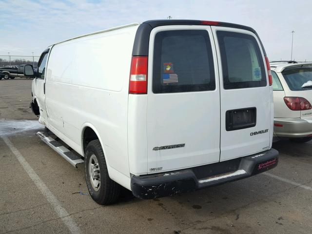 1GCGG29V261191170 - 2006 CHEVROLET EXPRESS G2 WHITE photo 3