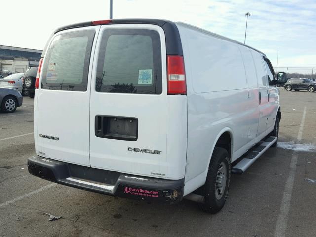 1GCGG29V261191170 - 2006 CHEVROLET EXPRESS G2 WHITE photo 4