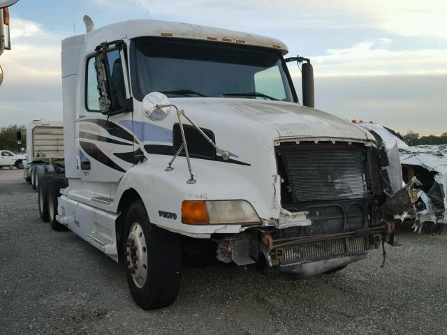 4V4ND1GH2YN242013 - 2000 VOLVO VN WHITE photo 1