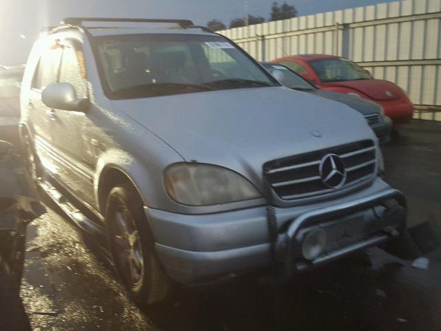 4JGAB72EXYA174143 - 2000 MERCEDES-BENZ ML 430 SILVER photo 1