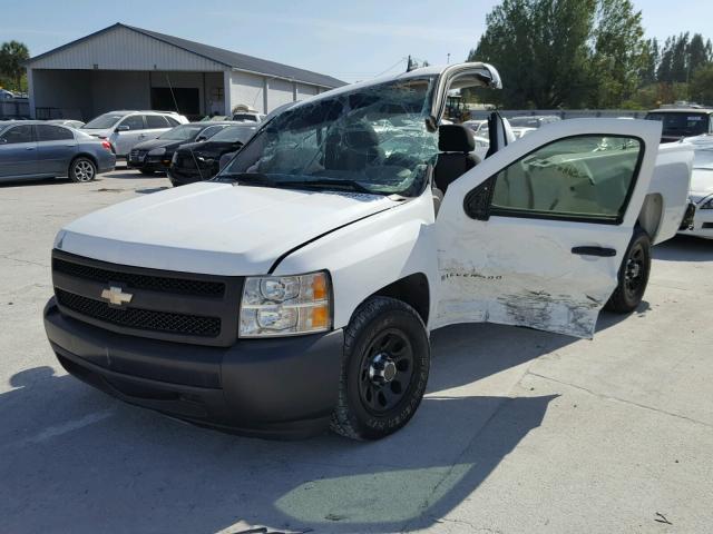 1GCEC14C97Z540198 - 2007 CHEVROLET SILVERADO WHITE photo 2