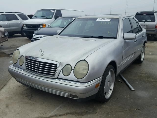 WDBJF72F1VA117888 - 1997 MERCEDES-BENZ E 420 SILVER photo 2