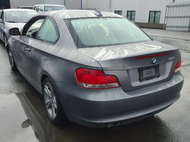 WBAUP9C55BVL90461 - 2011 BMW 128 I ნაცრისფერი ფოტო 3