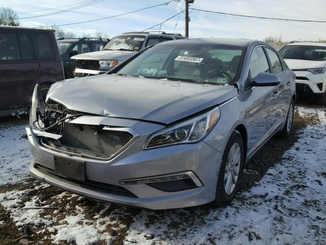 5NPE24AF5FH231031 - 2015 HYUNDAI SONATA SE SILVER photo 2