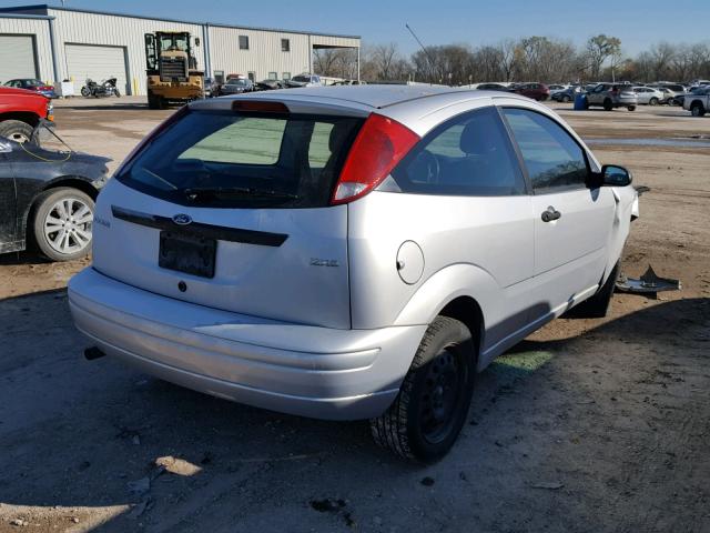 1FAFP31N46W168219 - 2006 FORD FOCUS ZX3 SILVER photo 4