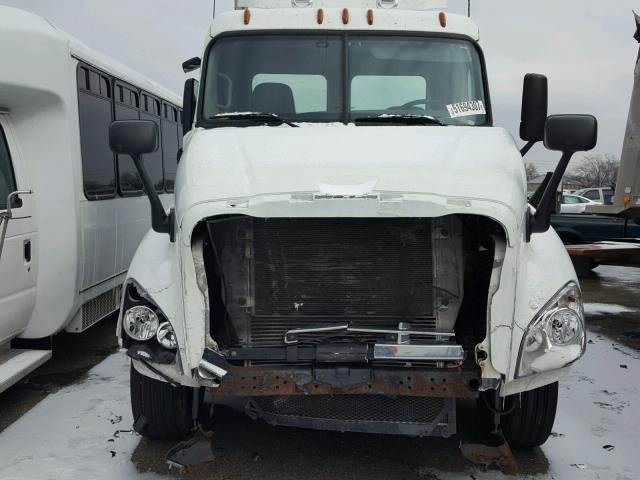 1FUJGECK09LAG3967 - 2009 FREIGHTLINER CASCADIA 1 WHITE photo 9