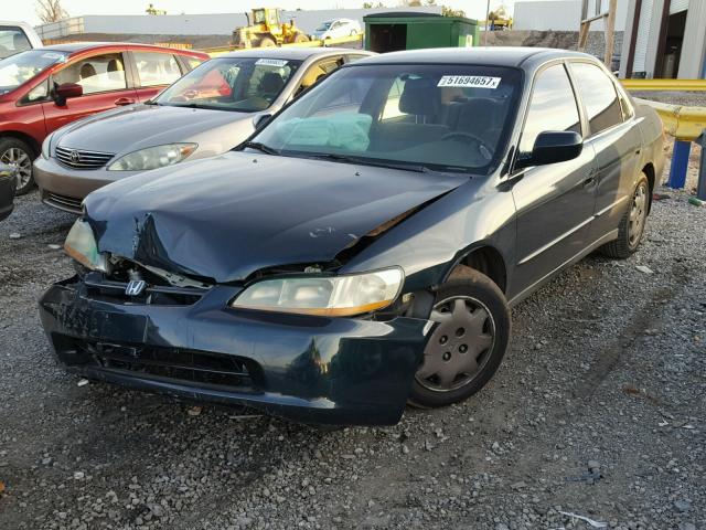 1HGCG5648YA134391 - 2000 HONDA ACCORD LX GREEN photo 2