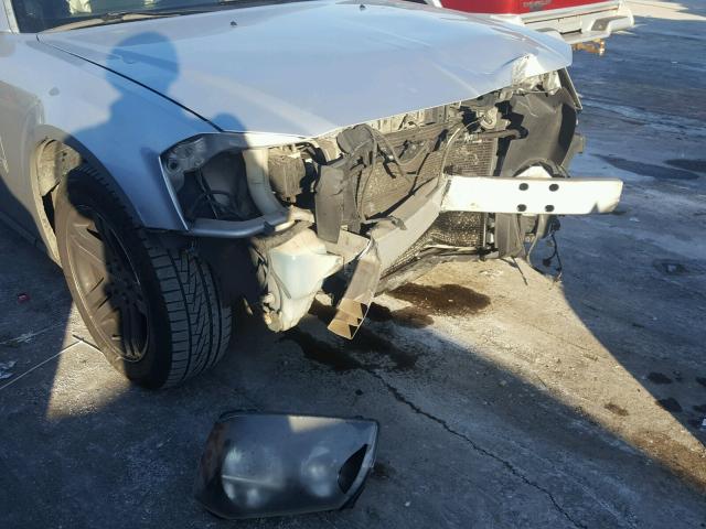 2D4FV47V17H621051 - 2007 DODGE MAGNUM SXT SILVER photo 9