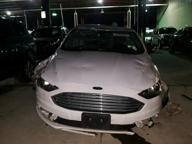 3FA6P0G76HR231642 - 2017 FORD FUSION S WHITE photo 9