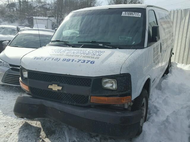 1GCGG25U931176240 - 2003 CHEVROLET EXPRESS G2 WHITE photo 2