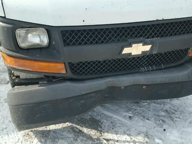 1GCGG25U931176240 - 2003 CHEVROLET EXPRESS G2 WHITE photo 9