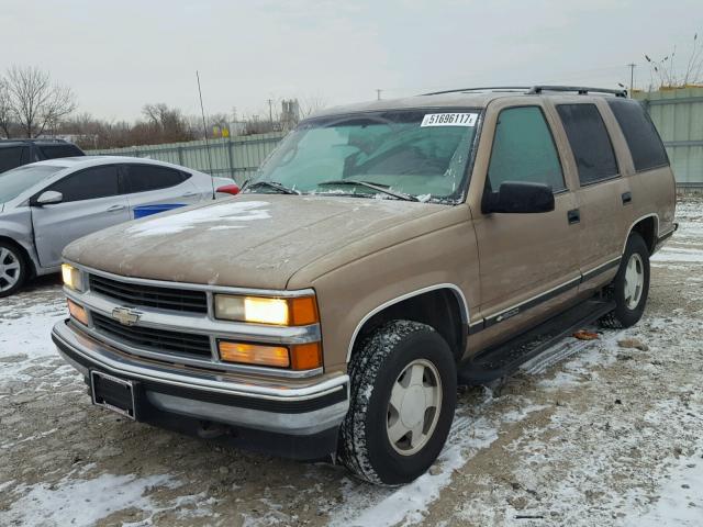 1GNEK13R7TJ389371 - 1996 CHEVROLET TAHOE K150 BEIGE photo 2