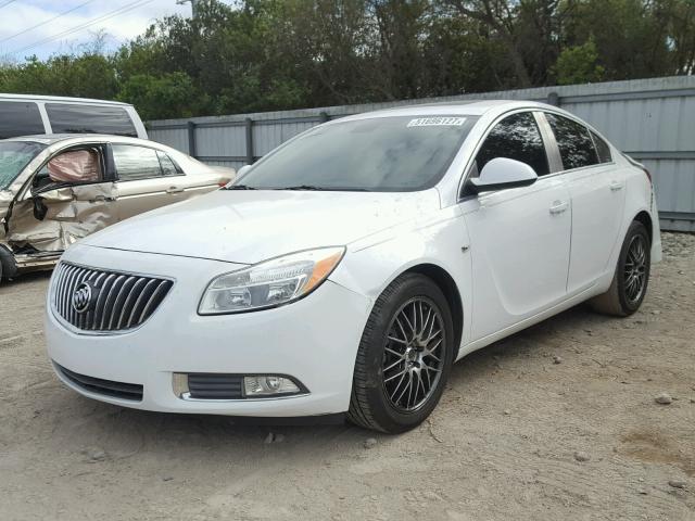 W04GU5GC0B1025536 - 2011 BUICK REGAL CXL WHITE photo 2