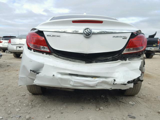 W04GU5GC0B1025536 - 2011 BUICK REGAL CXL WHITE photo 9