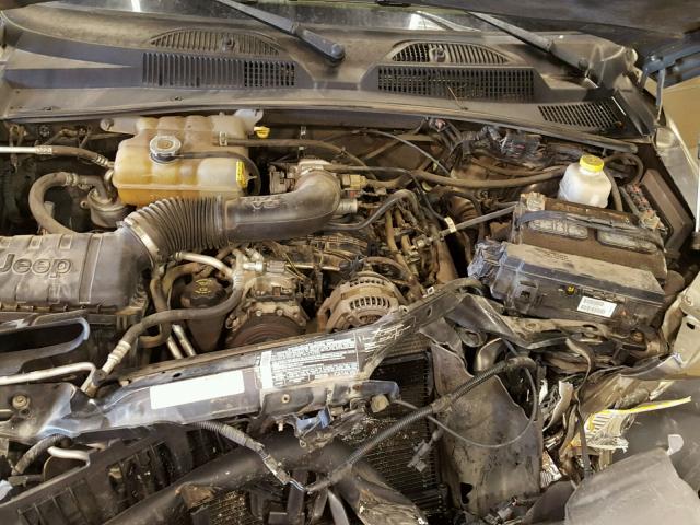 1J4GL38K65W553229 - 2005 JEEP LIBERTY RE TAN photo 7