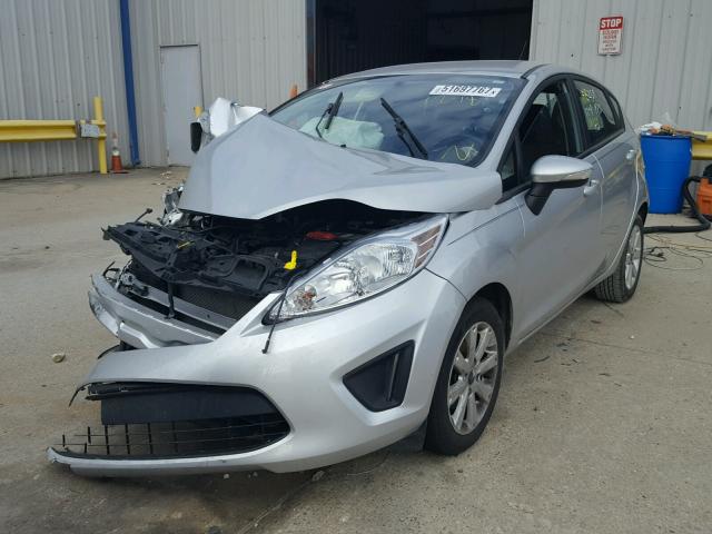 3FADP4EJ8DM215897 - 2013 FORD FIESTA SE SILVER photo 2