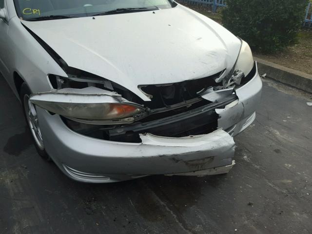 4T1BE32K13U759209 - 2003 TOYOTA CAMRY LE თაფლისფერი ფოტო 9