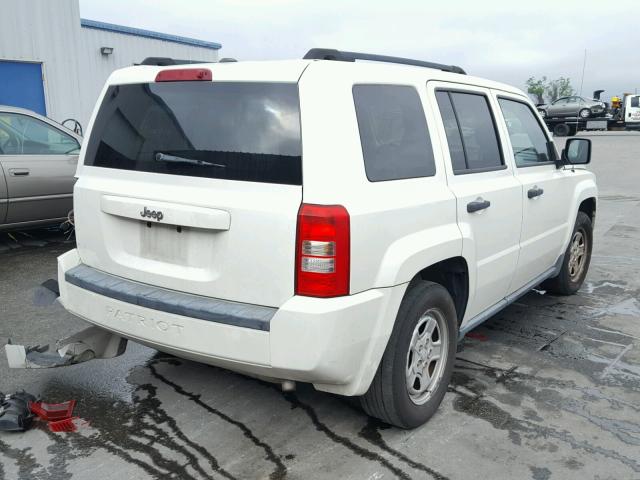 1J8FT28077D400876 - 2007 JEEP PATRIOT SP WHITE photo 4