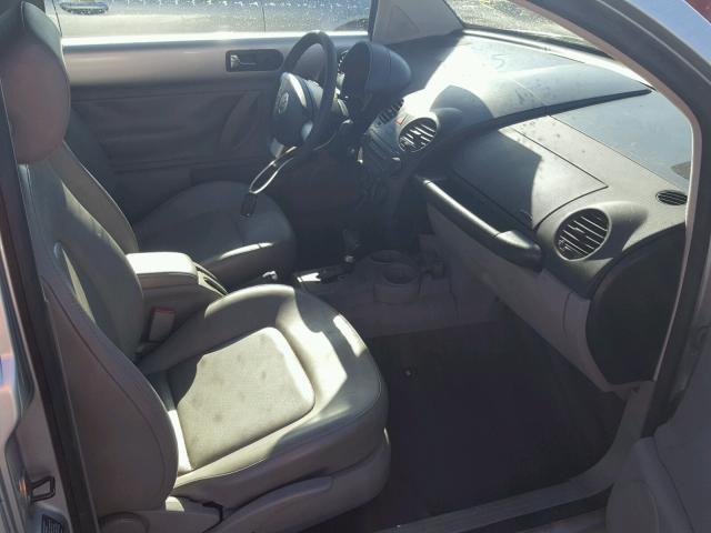 3VWCR31C15M412667 - 2005 VOLKSWAGEN NEW BEETLE 银色 照片 5