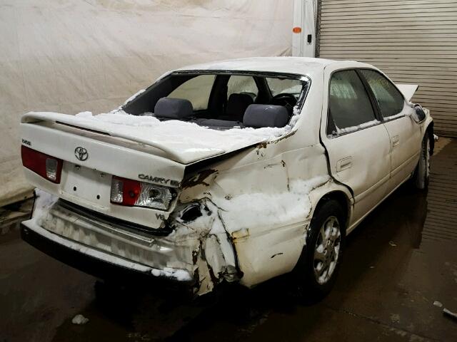 4T1BF22K0YU939926 - 2000 TOYOTA CAMRY LE WHITE photo 4