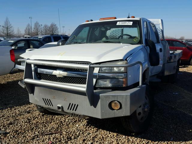 1GCJK331X4F173094 - 2004 CHEVROLET SILVERADO WHITE photo 2