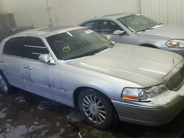 1LNHM83W94Y659882 - 2004 LINCOLN TOWN CAR U SILVER photo 1