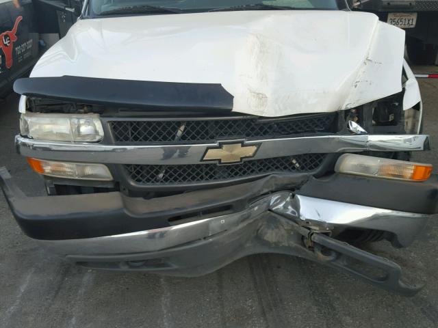 1GBJC33U62F108509 - 2002 CHEVROLET SILVERADO WHITE photo 7