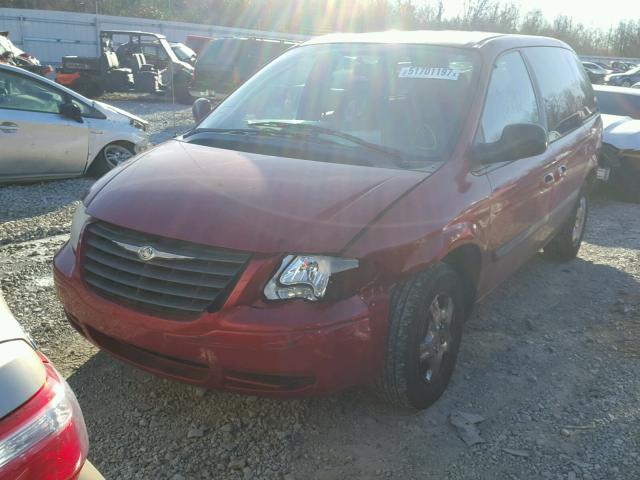 1C4GP45R05B145155 - 2005 CHRYSLER TOWN & COU RED photo 2