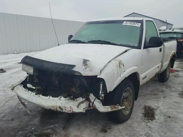 1GCCS1448WK144712 - 1998 CHEVROLET S TRUCK S1 WHITE photo 2