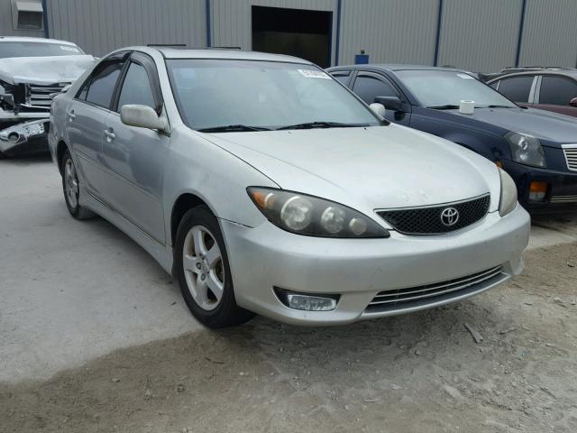 4T1BE32K85U390433 - 2005 TOYOTA CAMRY LE SILVER photo 1