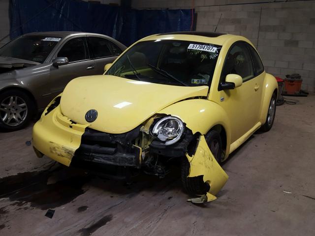 3VWCD21C41M466192 - 2001 VOLKSWAGEN NEW BEETLE YELLOW photo 2