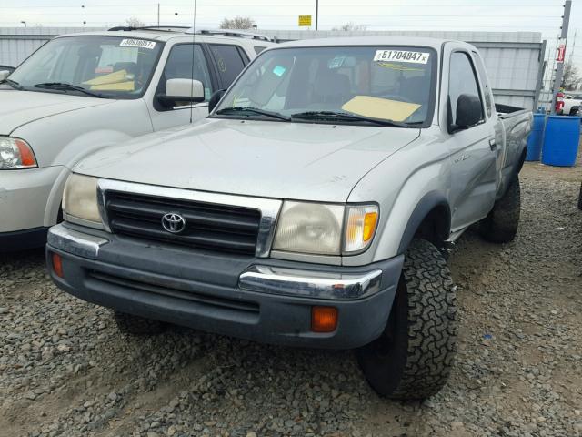 5TEWN72N5YZ687422 - 2000 TOYOTA TACOMA XTR SILVER photo 2