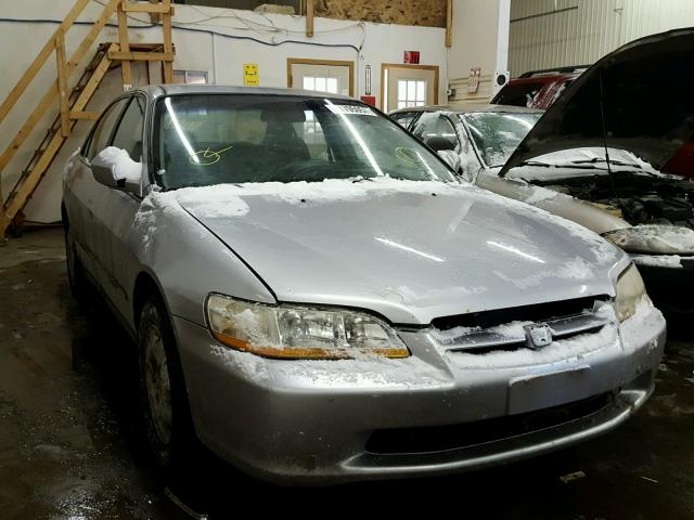 1HGCG5641YA116458 - 2000 HONDA ACCORD LX SILVER photo 1