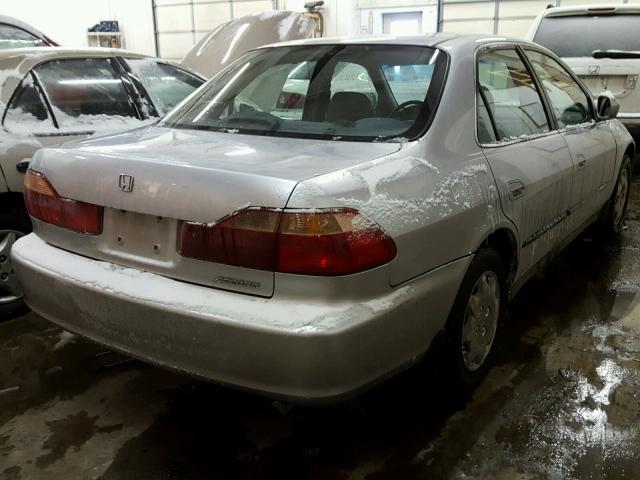 1HGCG5641YA116458 - 2000 HONDA ACCORD LX SILVER photo 4