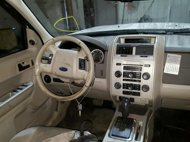 1FMCU9DG6CKA91227 - 2012 FORD ESCAPE XLT WHITE photo 9