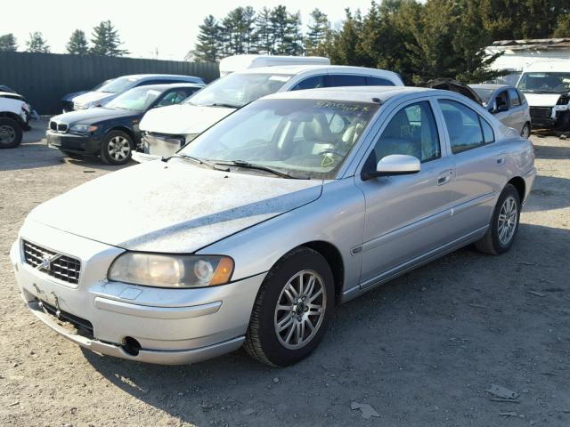YV1RS612652435616 - 2005 VOLVO S60 SILVER photo 2