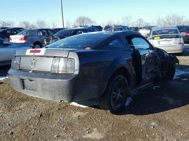 1ZVHT80N975199399 - 2007 FORD MUSTANG BLACK photo 4