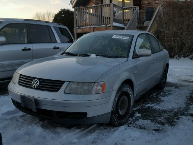 WVWMA63B2XE162126 - 1999 VOLKSWAGEN PASSAT GLS SILVER photo 2