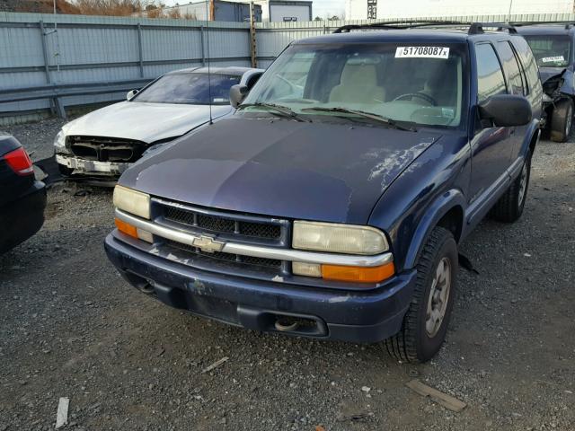 1GNDT13W02K152728 - 2002 CHEVROLET BLAZER BLUE photo 2