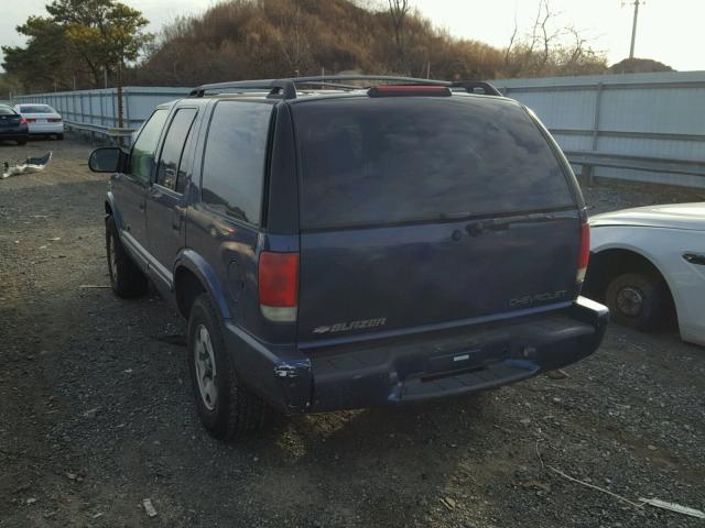 1GNDT13W02K152728 - 2002 CHEVROLET BLAZER BLUE photo 3