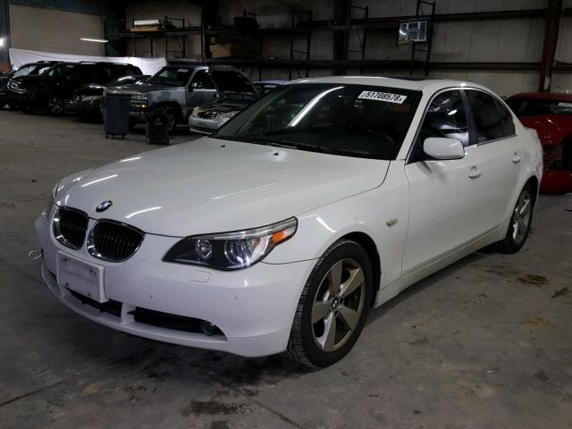 WBANF73577CY17136 - 2007 BMW 530 XI WHITE photo 2